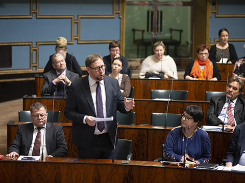 Lisää tietoa lähetekeskustelusta eduskunnassa.
