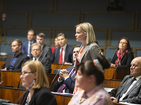 Lisää tietoa lakiesityksen täysistuntokeskustelusta. 