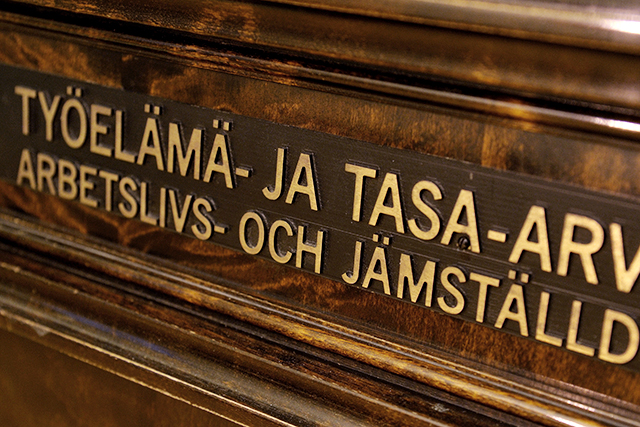 Työelämä- ja tasa-arvovaliokunnan kyltti