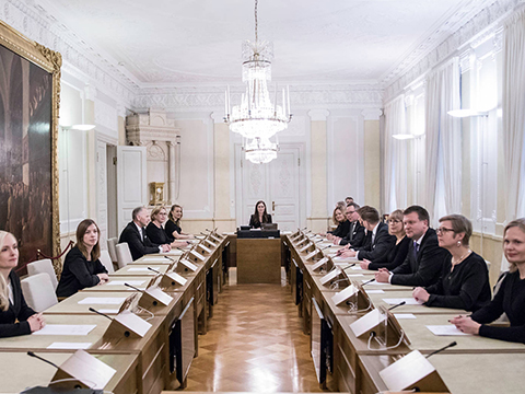 Mer information om hur regeringen kommer överens om ett lagförslag.