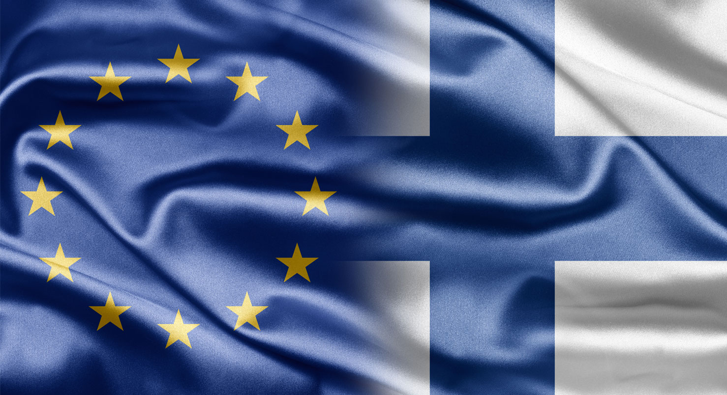 Valokuvassa yhdistetty EU:n ja Suomen lippu yhteiseen kuvaan.